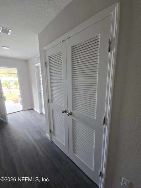 Spacious, unfurnished interior of a new home in , Jacksonville (Image 6).