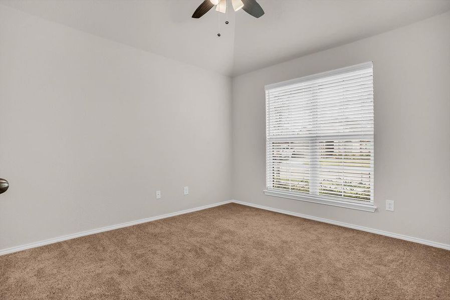 Spacious, unfurnished interior of a new home in Summer Crest, Fort Worth (Image 26).