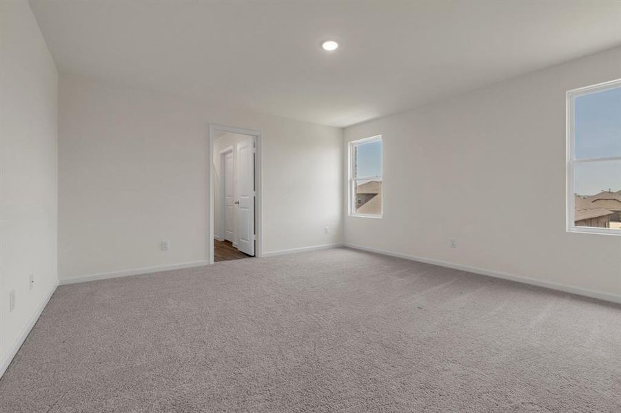 Spacious, unfurnished interior of a new home in Creekview Fossil Ridge, Pilot Point (Image 19).