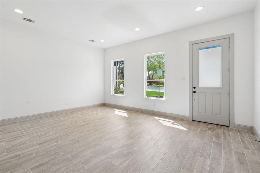 Spacious, unfurnished interior of a new home in Hills of Lake Country, Fort Worth (Image 36).