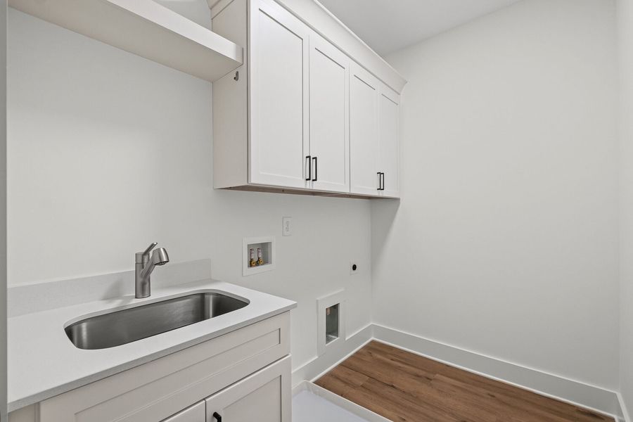 Furnished interior view inside a new home in Devin's Shire, Kennesaw (Image 8).