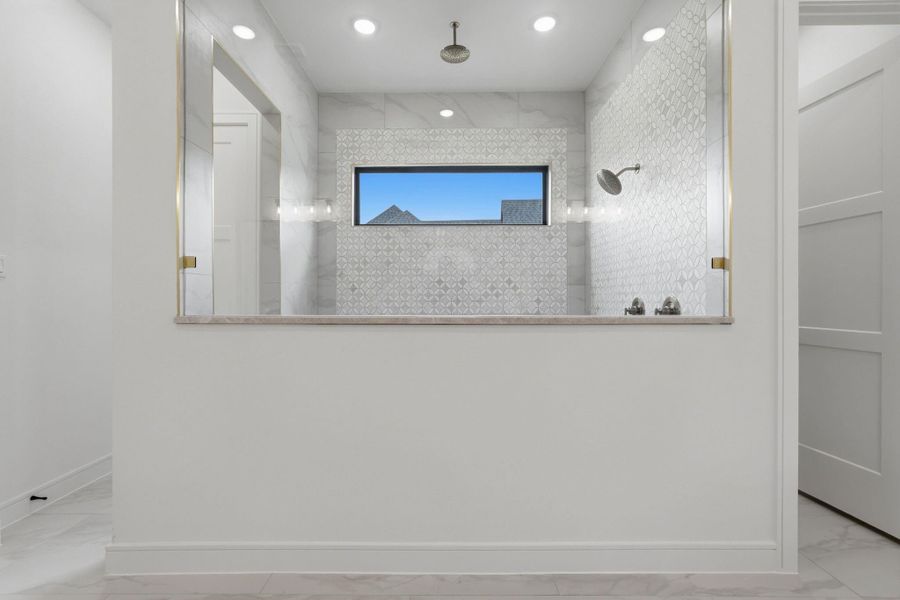 Spacious, unfurnished interior of a new home in , Willis (Image 21).