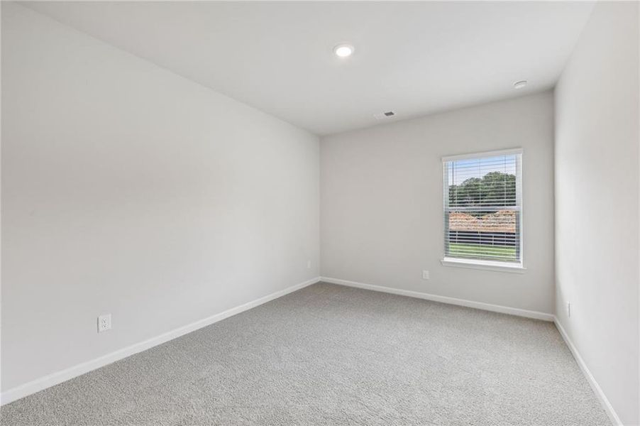 Spacious, unfurnished interior of a new home in Westmont Preserve, Powder Springs (Image 25).