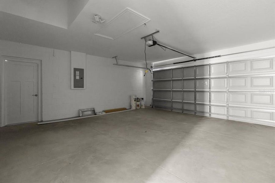 Spacious, unfurnished interior of a new home in , Citrus Springs (Image 15).