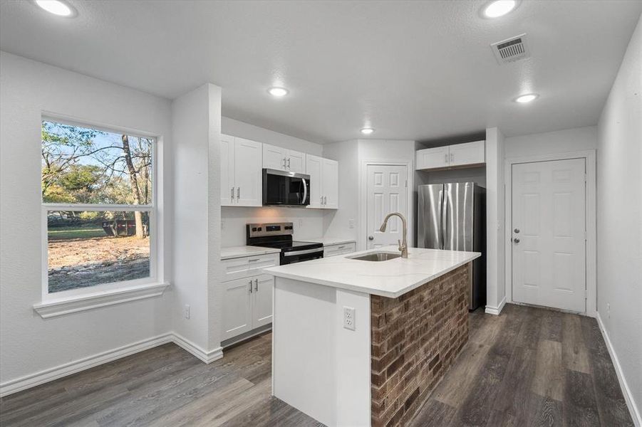 Furnished interior view inside a new home in , Corsicana (Image 8).