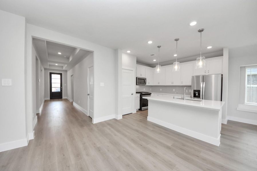 Spacious, unfurnished interior of a new home in Sunrise Cove: Landmark Collection, Texas City (Image 17).