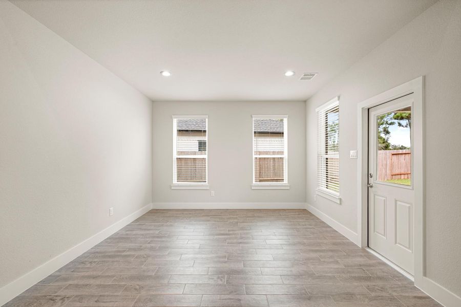 Spacious, unfurnished interior of a new home in Barton Creek Ranch, Conroe (Image 17). Spacious, unfurnished interior of a new home in Barton Creek Ranch, Conroe (Image 17).