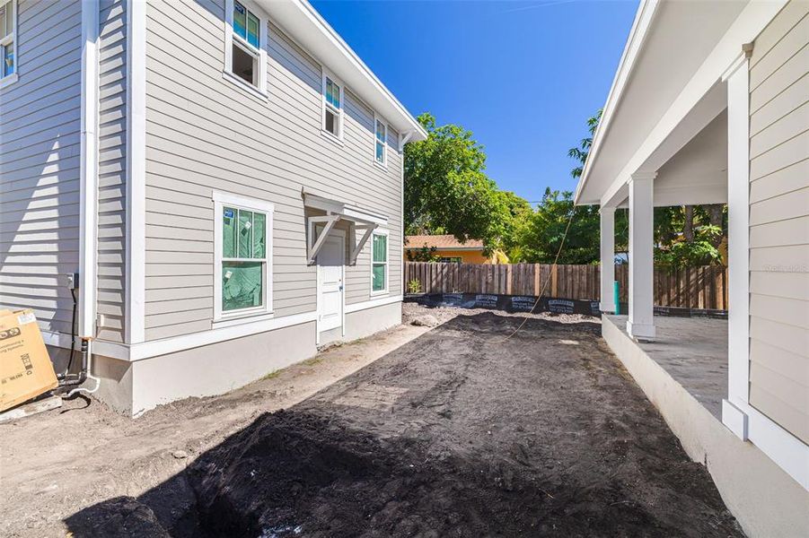 Exterior details and patio area of a home in , St. Petersburg (Image 7).
