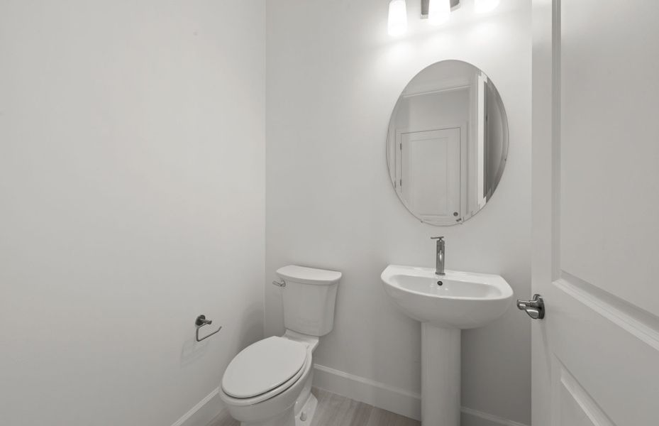 Furnished interior view inside a new home in Terreno, Naples (Image 9).