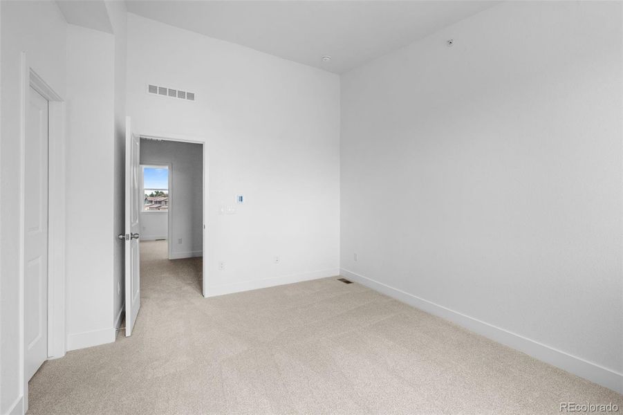 Spacious, unfurnished interior of a new home in , Denver (Image 19).