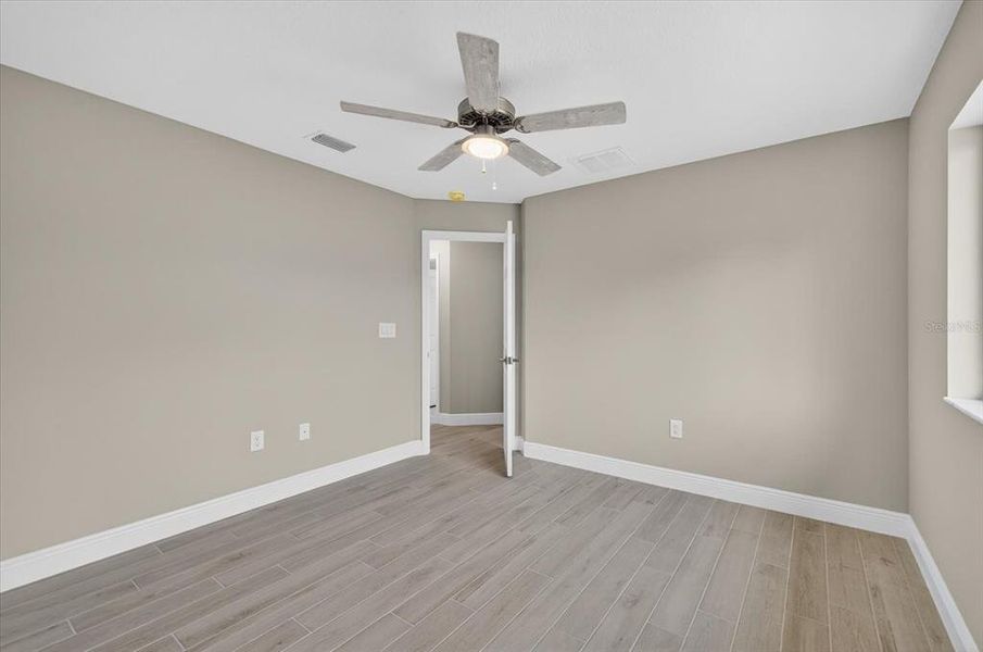 Spacious, unfurnished interior of a new home in , Spring Hill (Image 25).