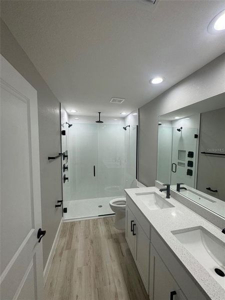 Spacious, unfurnished interior of a new home in , Cape Coral (Image 9).