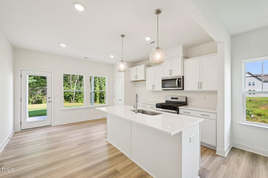 10-web-or-mls-Winding Crk Dr-2105-010