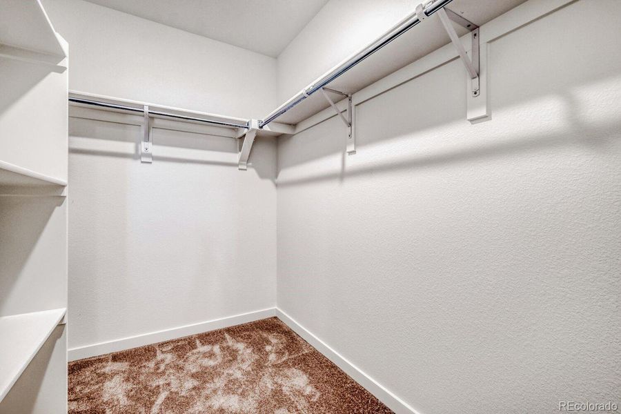 Spacious, unfurnished interior of a new home in Copper Chase, Colorado Springs (Image 8).