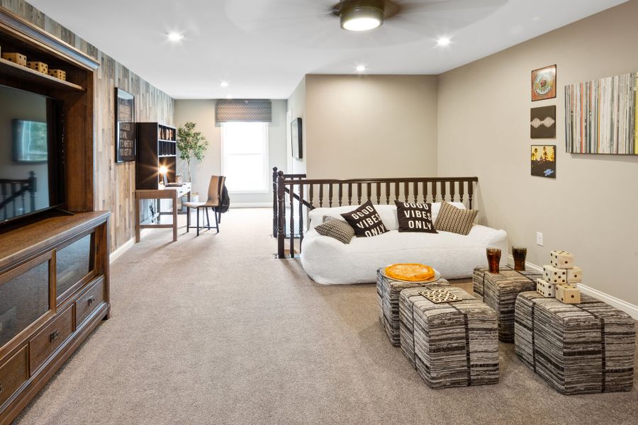 Representative furnished interior of a home built from the Everett by Fischer Homes in Woodberry, Canton (Image 26).