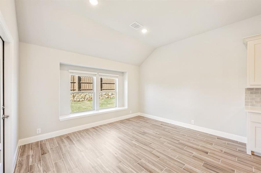 Spacious, unfurnished interior of a new home in Somerset, Venus (Image 30).