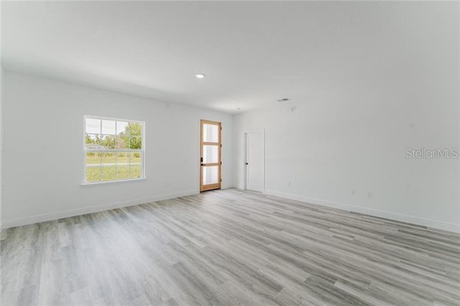 Spacious, unfurnished interior of a new home in , Ocala (Image 23).