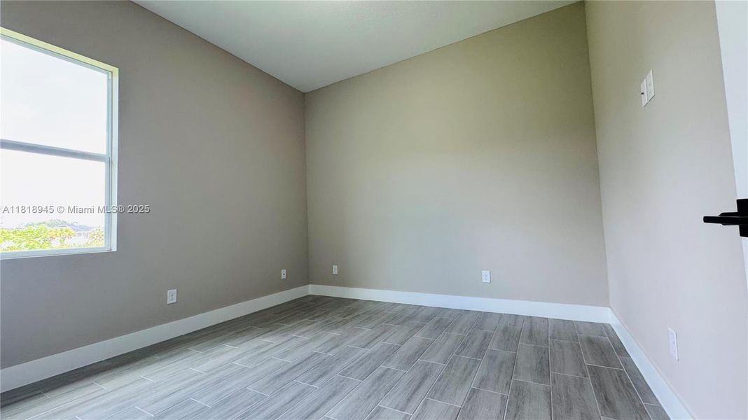 Spacious, unfurnished interior of a new home in , Labelle (Image 21).