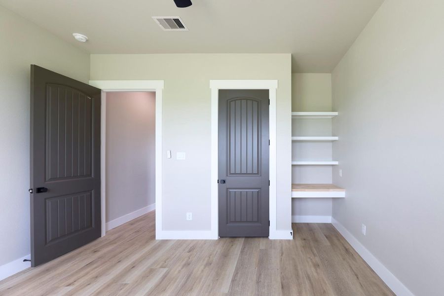 Spacious, unfurnished interior of a new home in , Angleton (Image 29).