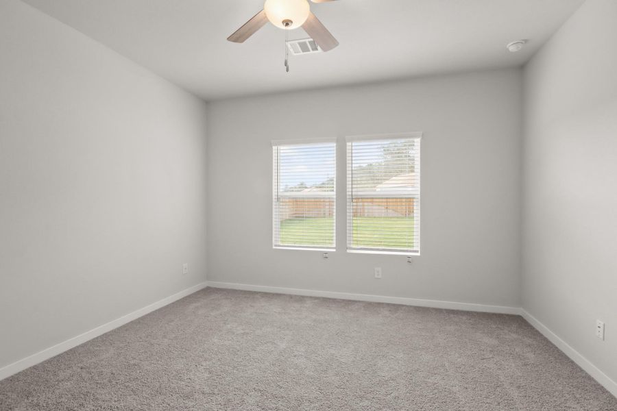 Spacious, unfurnished interior of a new home in Lakes at Crockett Martin, Conroe (Image 7).