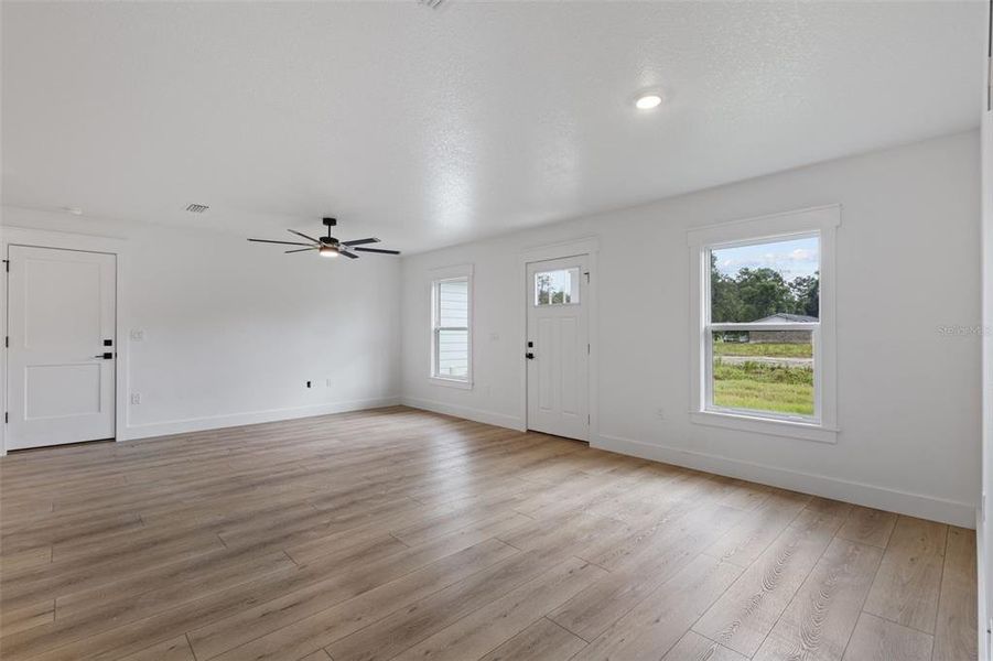 Spacious, unfurnished interior of a new home in , Jasper (Image 24).
