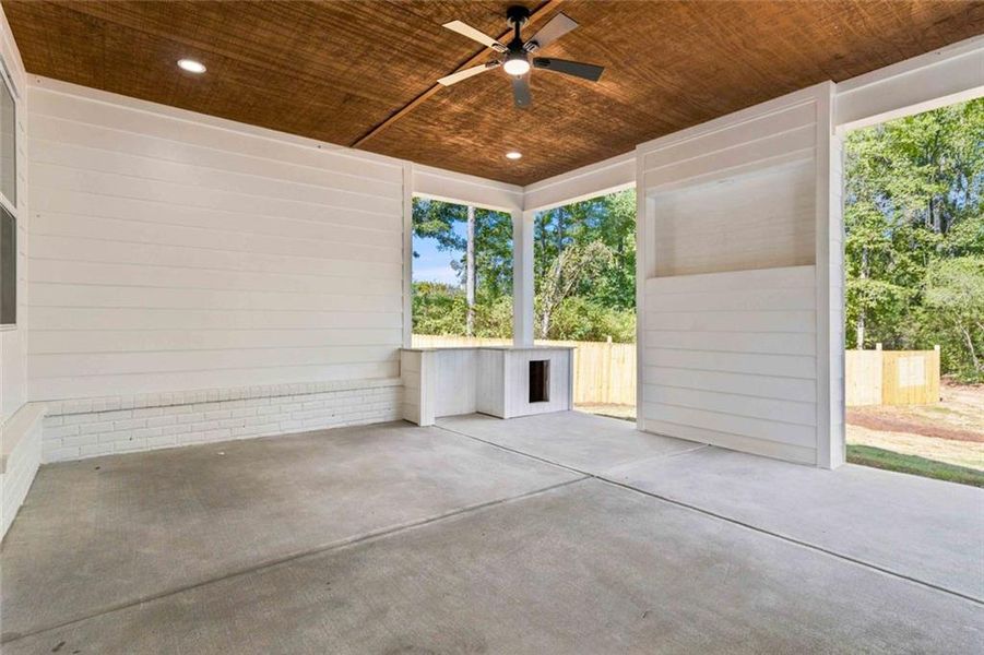 Exterior details and patio area of a home in , Griffin (Image 4).