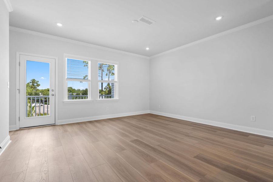 Spacious, unfurnished interior of a new home in Lakeside Townes at Riverlights, Wilmington (Image 20).