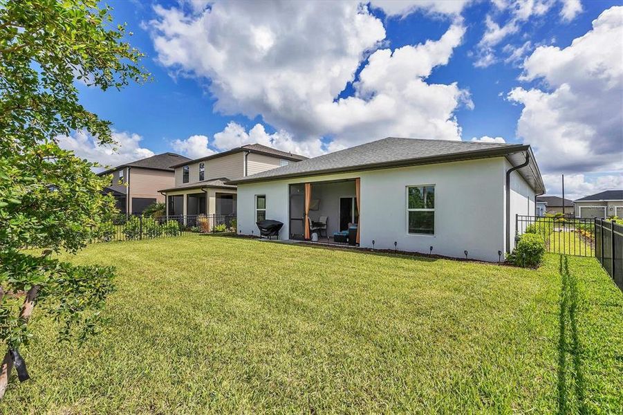 Exterior details and patio area of a home in , Port Charlotte (Image 3).