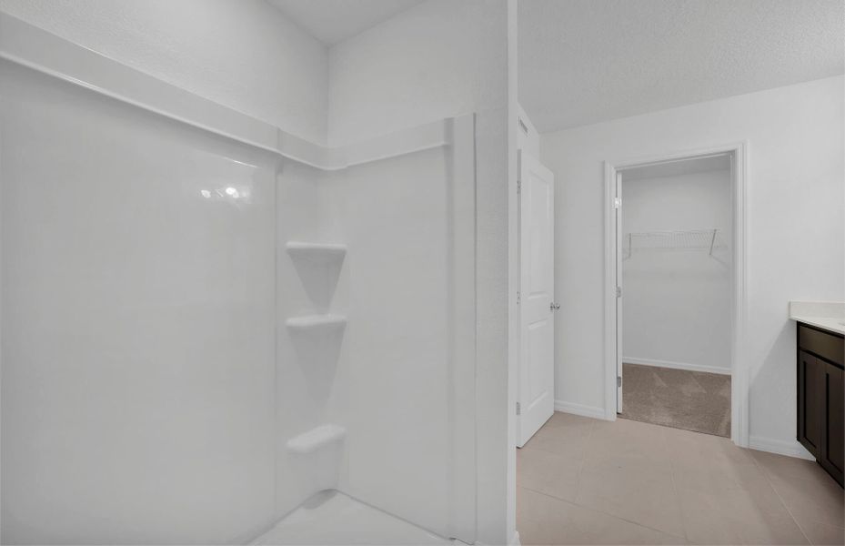 Spacious, unfurnished interior of a new home in Normandy Pines, Jacksonville (Image 18).