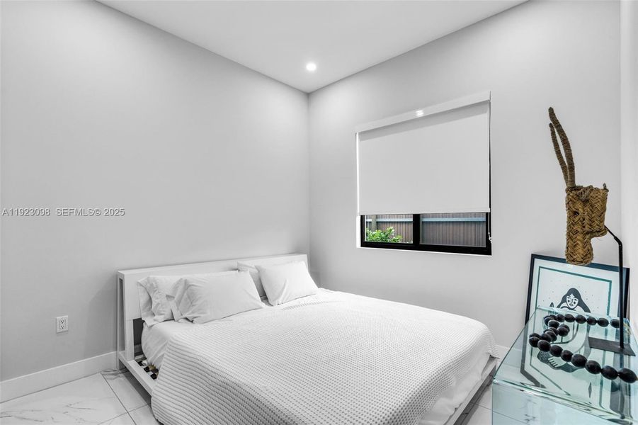 Furnished interior view inside a new home in , Hialeah (Image 18).