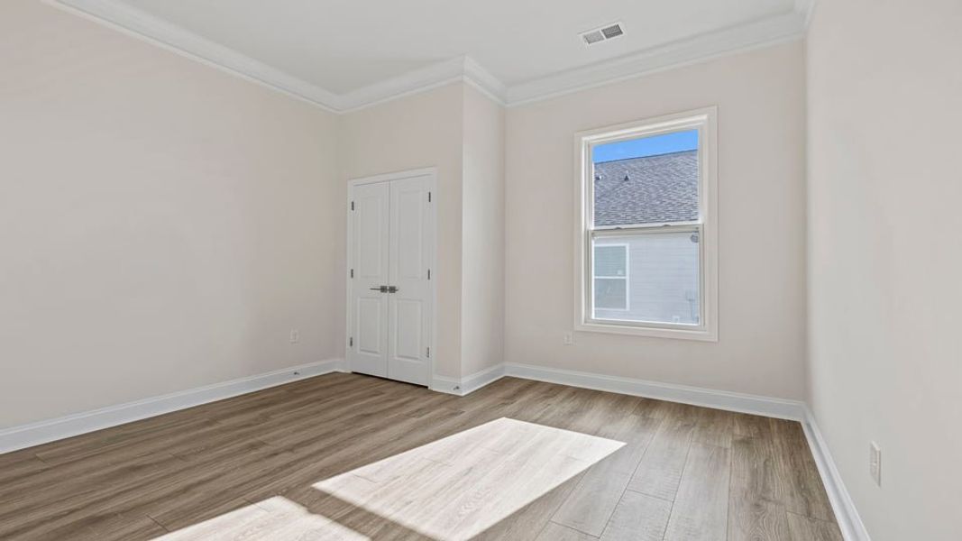 Spacious, unfurnished interior of a new home in Cottonwood Ridge, Piedmont (Image 17).