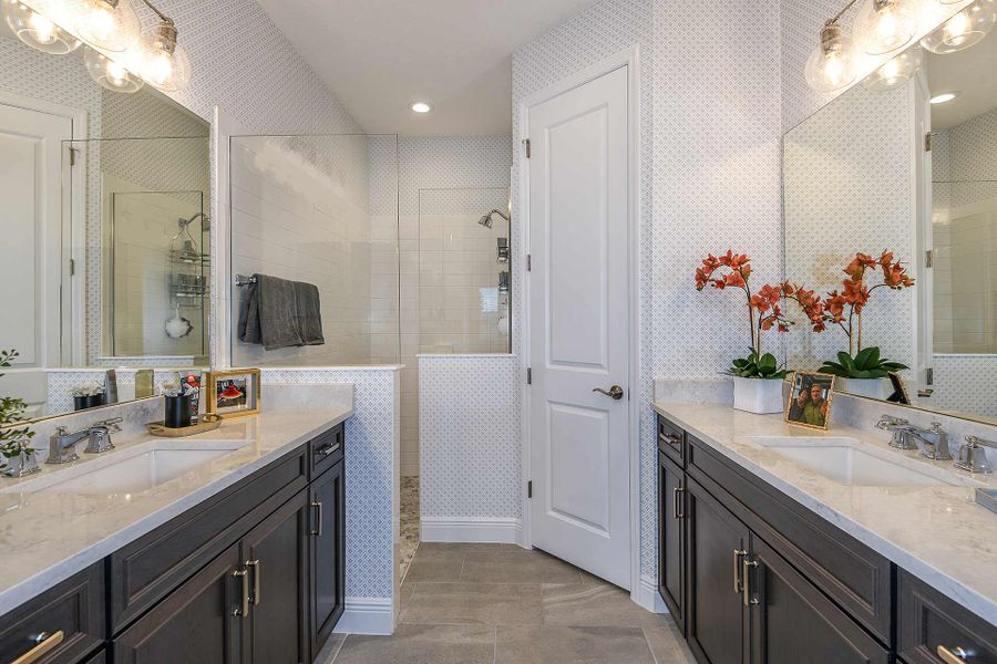 Furnished interior view inside a new home in Windward, Lakewood Ranch (Image 9).