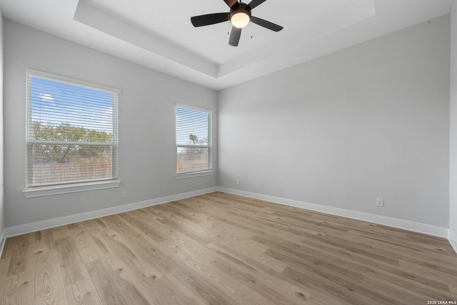Spacious, unfurnished interior of a new home in Potranco West, Castroville (Image 11).