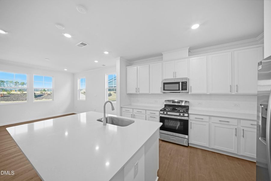 SUN_Everlee_Pic_CarsonII_QMI_230_Kitchen SUN_Everlee_Pic_CarsonII_QMI_230_Kitchen