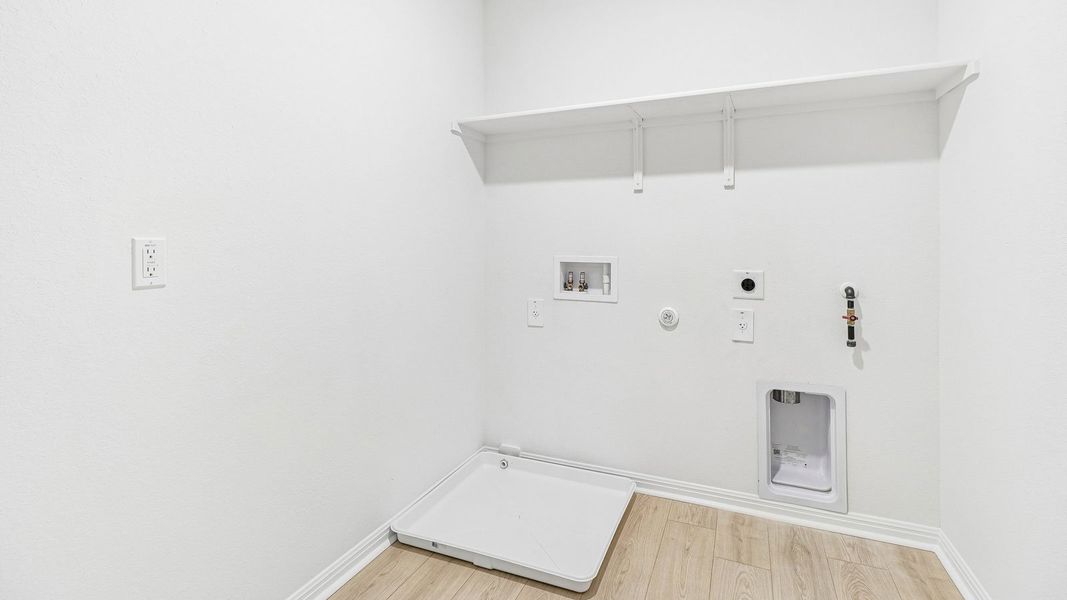Spacious, unfurnished interior of a new home in Bar W Ranch, Leander (Image 28).