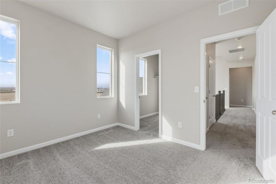 Spacious, unfurnished interior of a new home in , Aurora (Image 20).