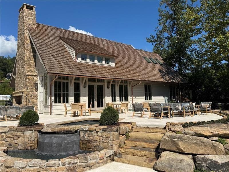 Image 9 of a home in .