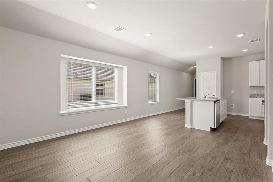 Spacious, unfurnished interior of a new home in Rocky Creek Crossing, Fort Worth (Image 9). Spacious, unfurnished interior of a new home in Rocky Creek Crossing, Fort Worth (Image 9).