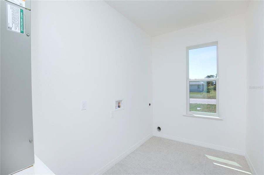 Spacious, unfurnished interior of a new home in Burnt Store Village, Punta Gorda (Image 16).