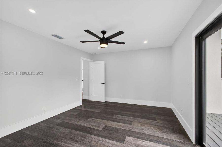 Spacious, unfurnished interior of a new home in , Palm Beach Gardens (Image 71).