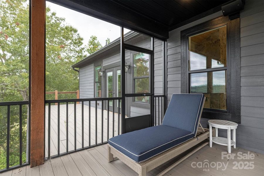 Exterior details and patio area of a home in , Nebo (Image 3).