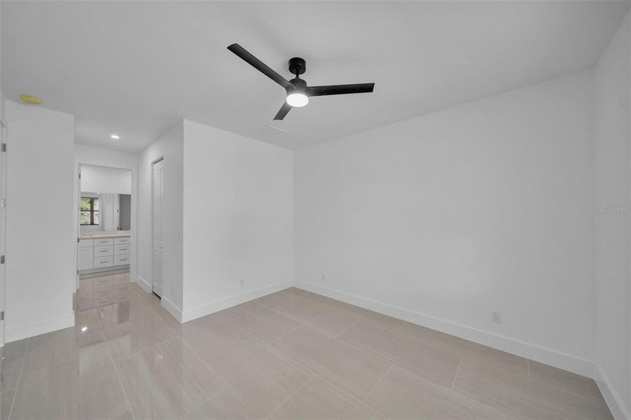 Spacious, unfurnished interior of a new home in , Port Charlotte (Image 13).