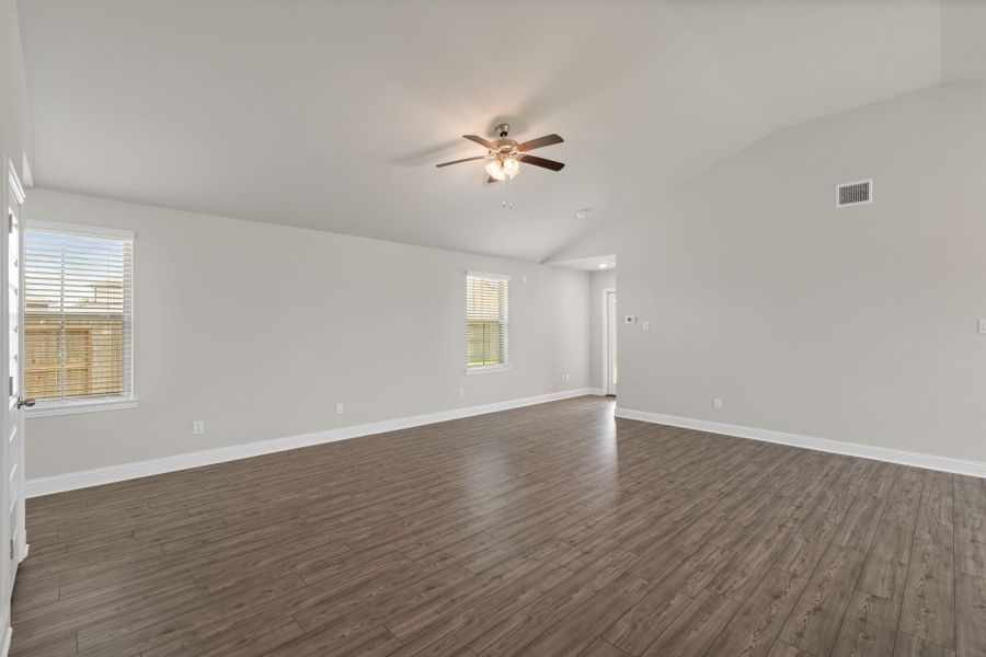 Spacious, unfurnished interior of a new home in Sunterra, Katy (Image 27).