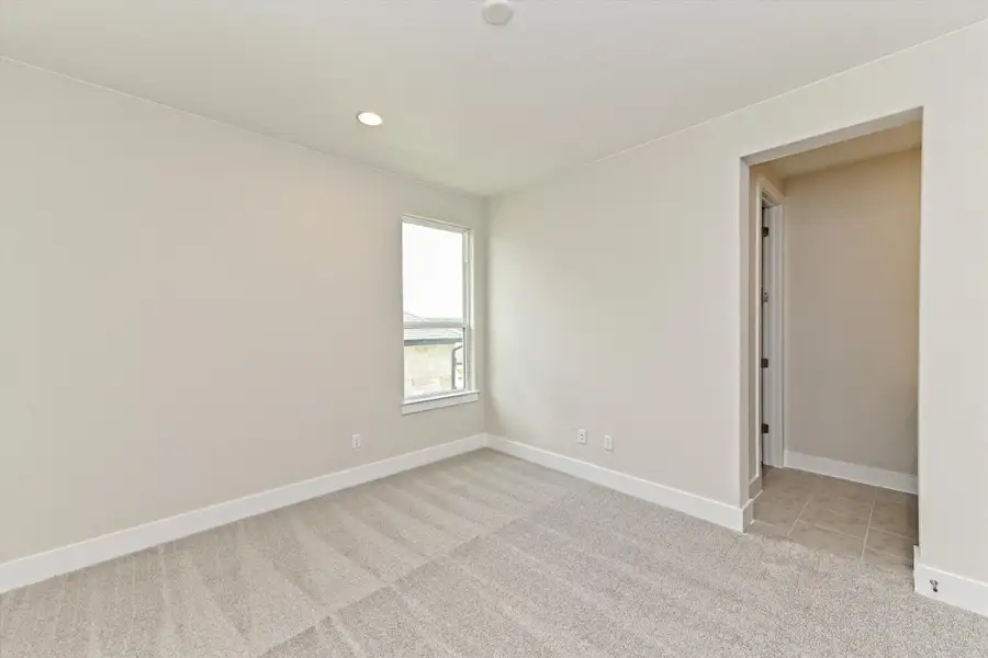Representative unfurnished interior of a home built from the Opal by Giddens Homes in Riverstone, Georgetown (Image 29).