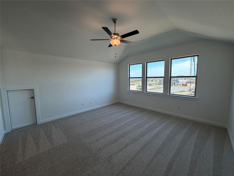 Spacious, unfurnished interior of a new home in Lariat, Liberty Hill (Image 17).