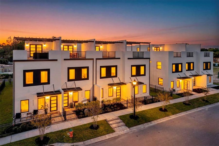 Condo located in Pinellas Park, FL showcasing its design and architecture (Image 3).