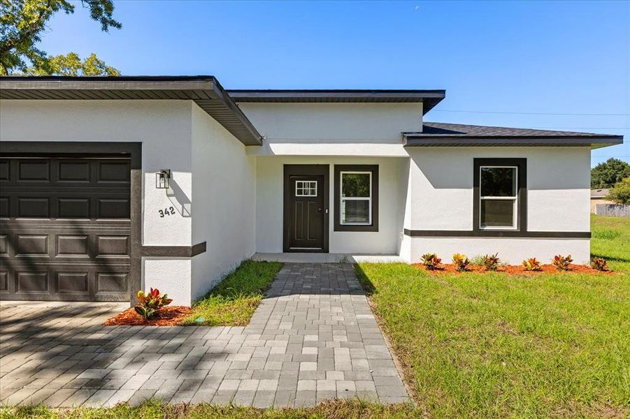 Exterior details and patio area of a home in , Ocala (Image 23).
