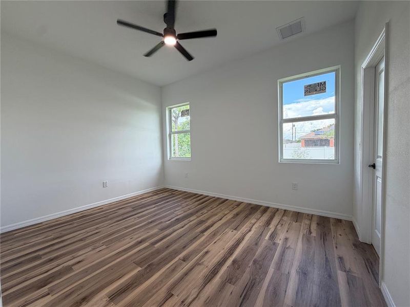 Spacious, unfurnished interior of a new home in , Lehigh Acres (Image 9).