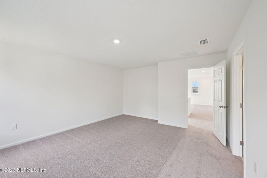 Spacious, unfurnished interior of a new home in Panther Creek, Jacksonville (Image 22).