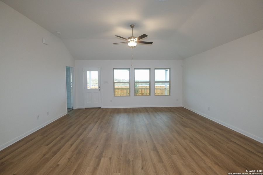 Spacious, unfurnished interior of a new home in Greenspoint Heights, Seguin (Image 15).